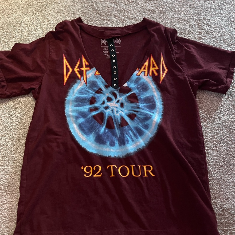 GRAPHIC TEE